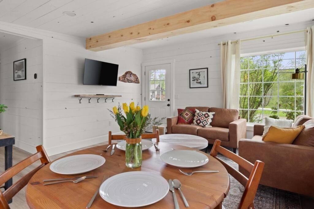 Charming & Freshly Restored Farmhouse 1 Mile From Center Of Stowe Zewnętrze zdjęcie